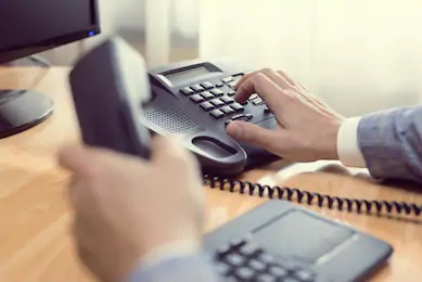hablar por telefono fijo